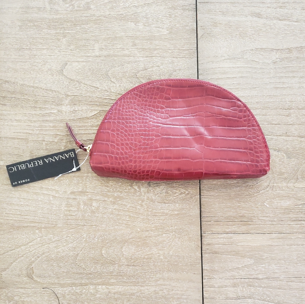 🛍 Banana Republic Charging Purse